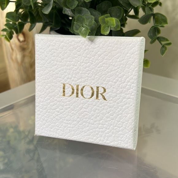 Dior‎ White Gift Box - Picture 1 of 11